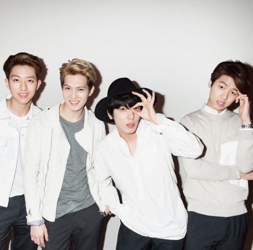 CNBLUE Jokes About Reading Comments About Themselves Online
