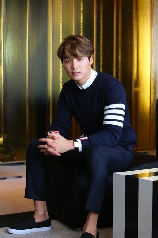 CNBLUE's Kang Min Hyuk Confirmed to Join Ji Sung and Hyeri in 'Entertainer'