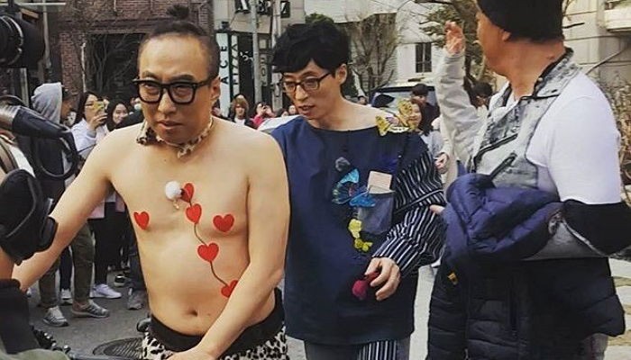 Park Myung Soo Spotted in His Boxers in the Middle of the City