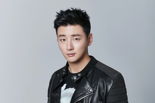 Yoon Shi Yoon in Talks to Join '2 Days & 1 Night' Cast