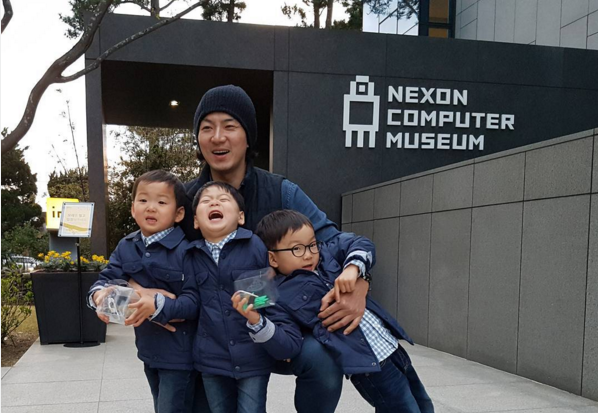 Song Il Gook Updates Fans Through Vacation Photo With Triplets