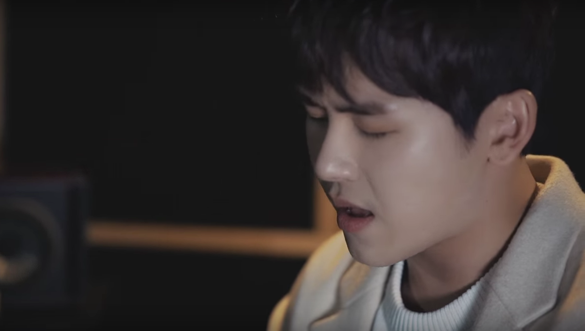 Watch: INFINITE’s Hoya Surprises Fans With A Sweet Gift