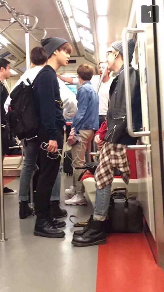 Update: Footballer Peter Crouch Snapped in Fan-Taken Photo With BTS