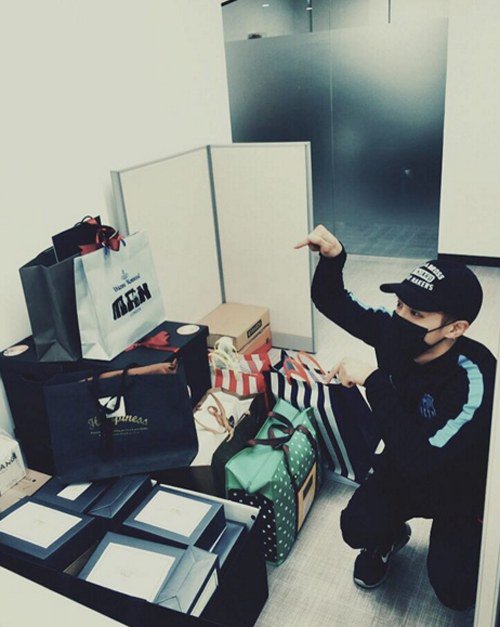 BEAST’s Lee Gikwang Thanks Fans for Birthday Gifts and Donations