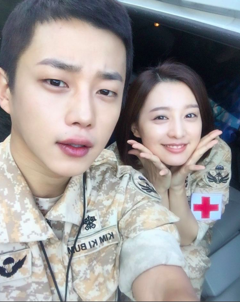 Kim Min Suk Shares Cute Selfie With 'Descendants of the Sun' Co-Star Kim Ji Won