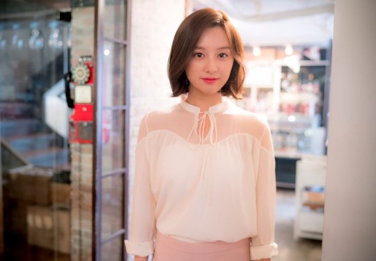 Kim Ji Won Stays Humble and Raves About Her Co-Stars in 'Descendants of the Sun'