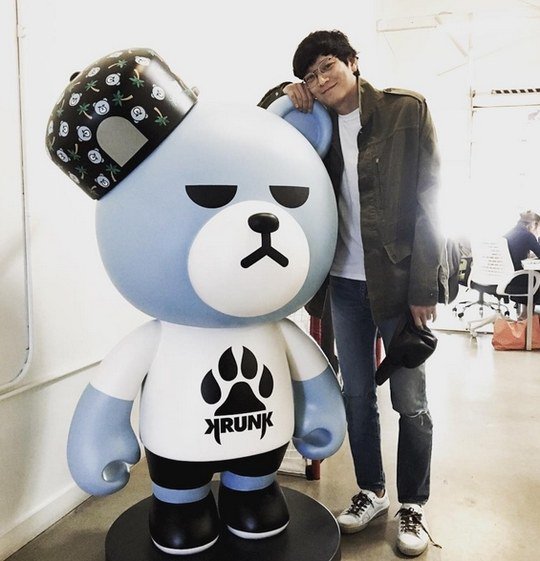 Kang Dong Won Pays a Visit to the YG USA Office