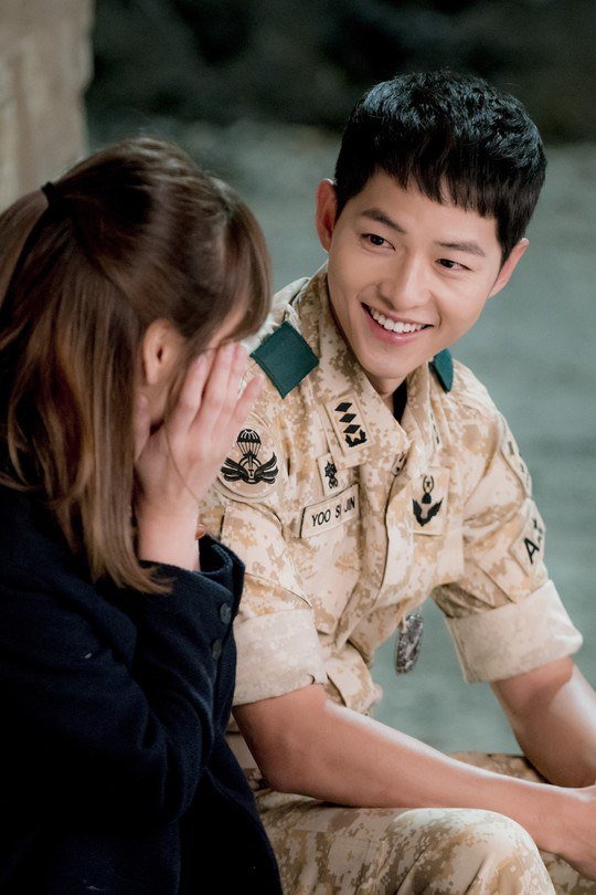 'Descendants of the Sun' Reveals Beautiful New Pictures of the Song-Song Couple