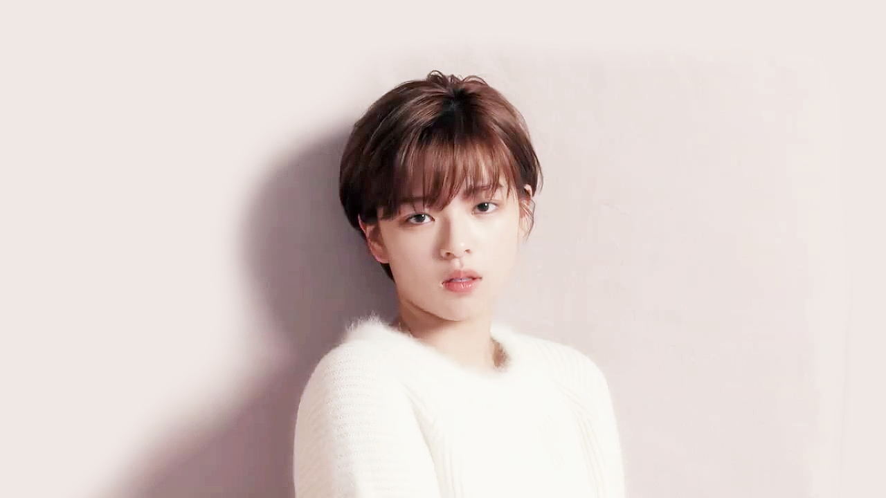 TWICE's Jeongyeon To Return To Korea After Leg Injury While Filming 'Law Of The Jungle'