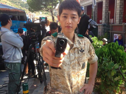 'Descendants of the Sun' Actor Shares Behind the Scenes Photos