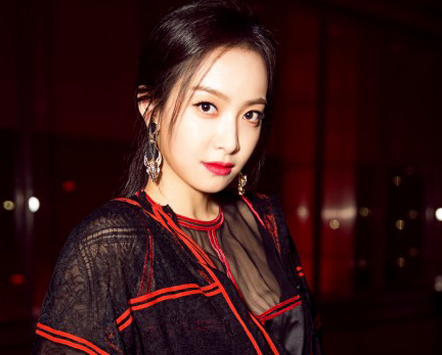 f(x)'s Victoria Feels Pressure to Live Up to Jun Ji Hyun in 