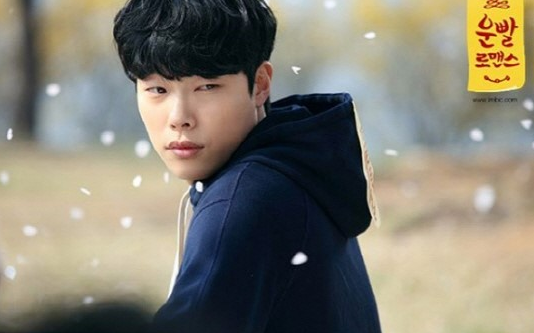 Ryu Jun Yeol Catches Hwang Jung Eum in the Act in 'Lucky Romance' Stills