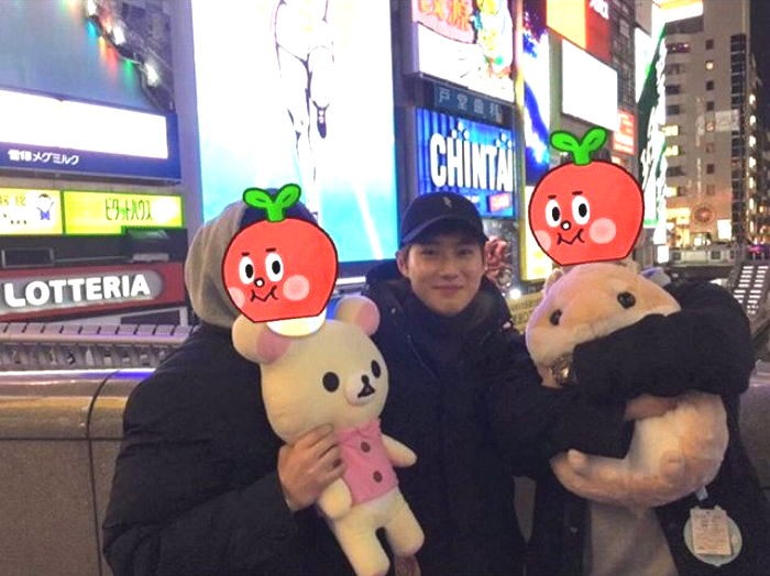 Tourists In Japan Get A Picture With EXO's Suho Without Knowing It