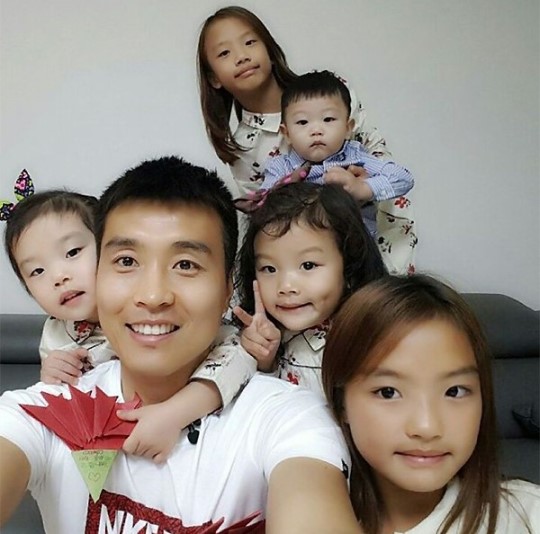 Lee Dong Gook Of 'The Return Of Superman' Shows Off Handmade Parent's Day Gift From His Children