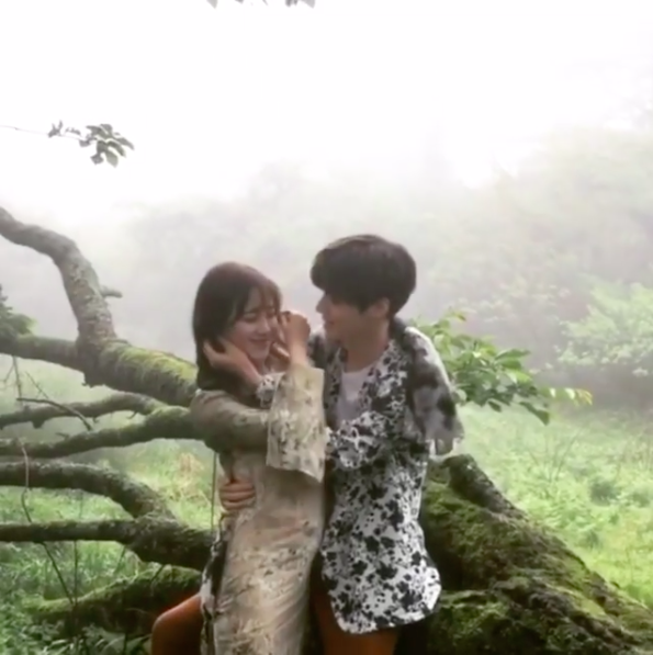 Marie Claire Korea Reveals Behind-The-Scenes Video Of Ahn Jae Hyun And Ku Hye Sun’s Photo Shoot