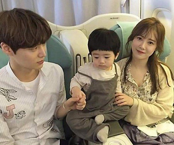 Ku Hye Sun And Ahn Jae Hyun Melt Hearts With Baby Photo