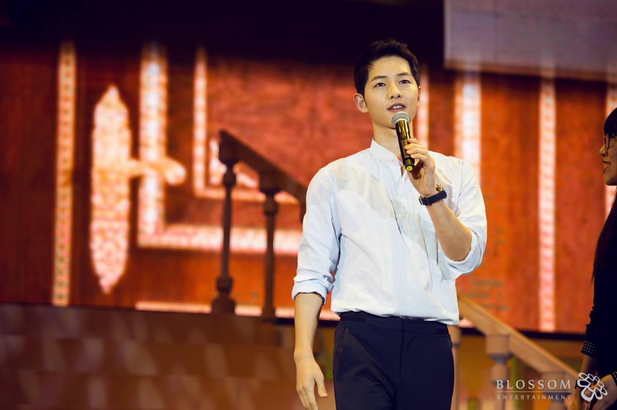 Song Joong Ki Surprises Fans With Park Bo Gum's Appearance At Beijing Fan Meeting
