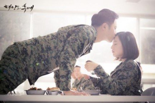 Jin Goo Reveals That 200 Soldiers Went Crazy At His Kiss Scene With Kim Ji Won