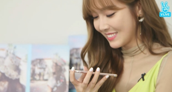 Krystal Calls In To Show Support For Jessica On V App Broadcast