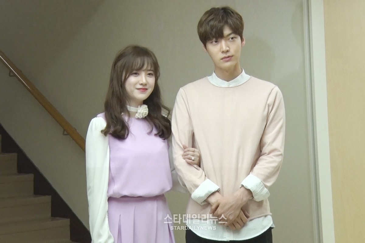 Ku Hye Sun And Ahn Jae Hyun Visit Severance Hospital On Wedding Day