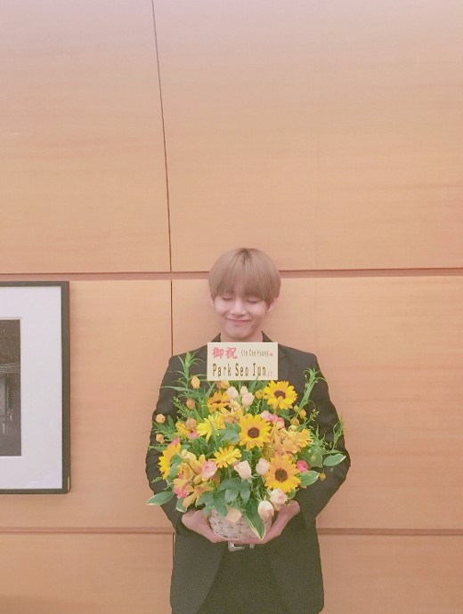 BTS's V Thanks Park Seo Joon For Beautiful Flowers