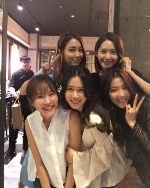 Son Ye Jin Shares Photo With YoonA, Lee Min Jung, And More