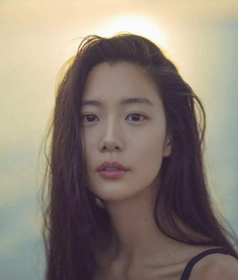 Clara To Resume Promotions In Korea As MC For New Variety Show