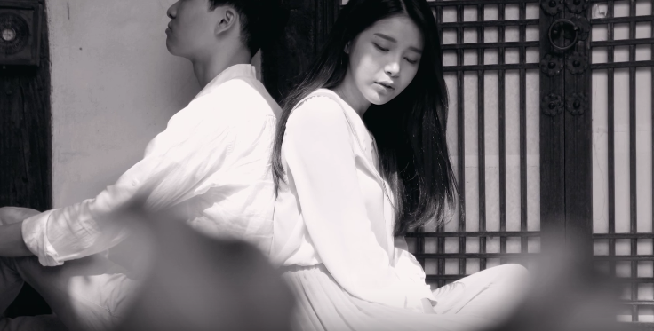 MAMAMOO's Solar Teases 3rd Solo Release With Vintage-Inspired Narration Video