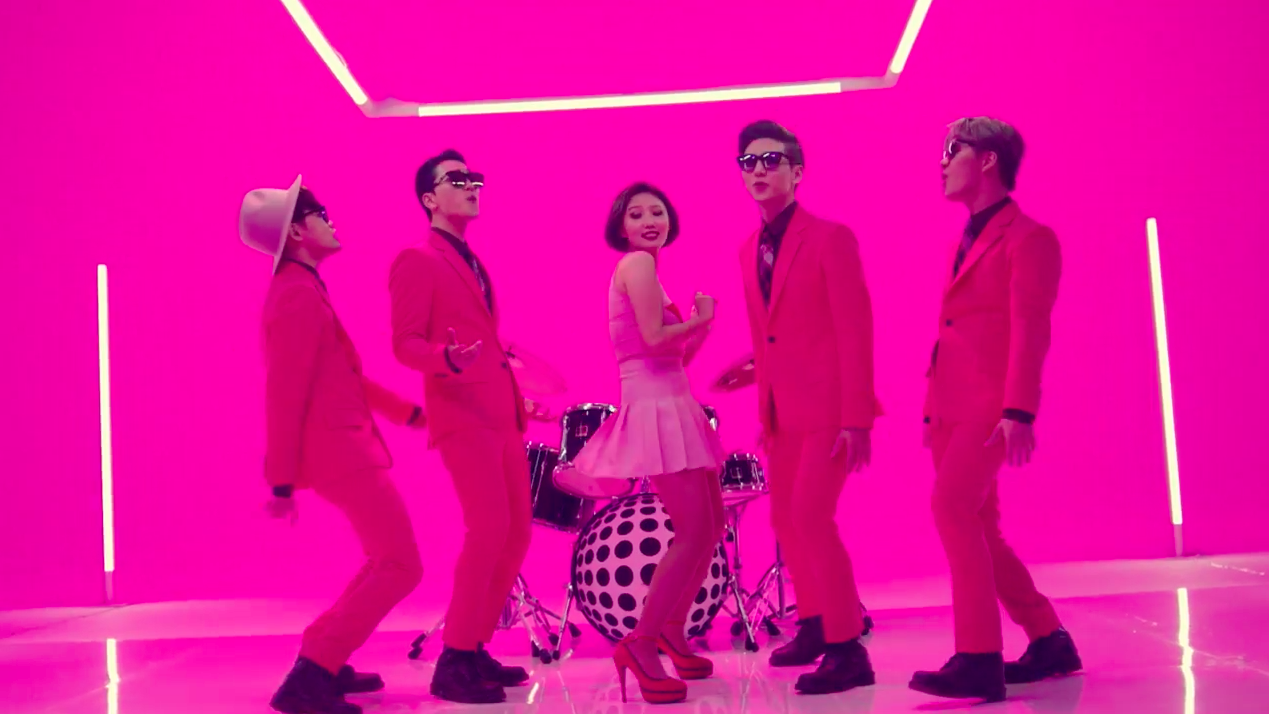 Watch: MAMAMOO’s Brother Group VROMANCE Debuts With Fun “She” MV, Featuring Hwasa