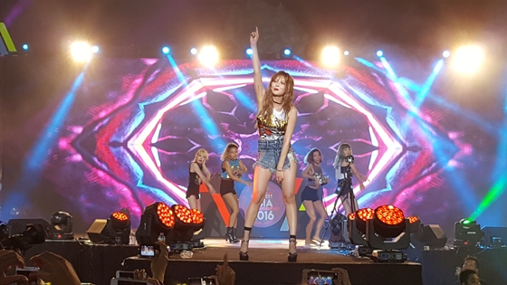 Watch: HyunA Performs At 'Viral Fest Asia 2016,' First Solo Performance Since 4Minute Breakup