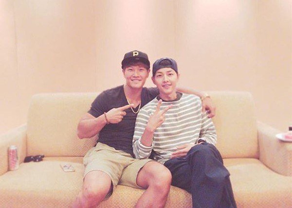Kim Jong Kook And Song Joong Ki Are Overflowing With Brotherly Love