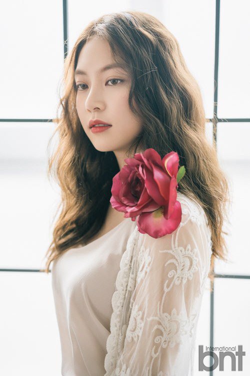 Gong Seung Yeon Comments On Working With Sister Jeongyeon Of TWICE On 'Inkigayo'