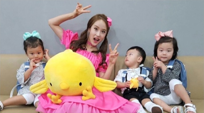 Daebak Becomes A Shy Fanboy In Front Of Carrie From His Favorite Show