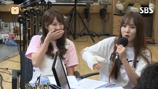 GFRIEND's Yuju Explains How She Broke Her Hand