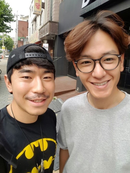 Lee Si Eon Shows Off His 15-Year Friendship With Im Joo Hwan