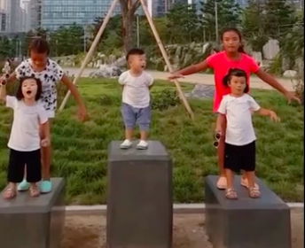 Watch: Seol Ah, Soo Ah, And Daebak Yell For The Song Triplets Outside Their Home