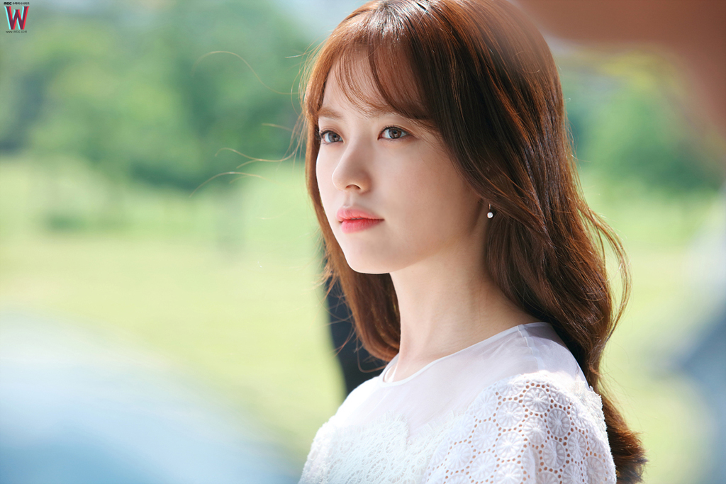 'W' Writer Discusses Drama Ending, Profusely Apologizes To Han Hyo Joo