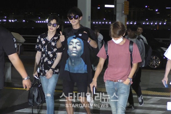 SM Entertainment Artists And Staff Take Chartered Flight To Hawaii Workshop