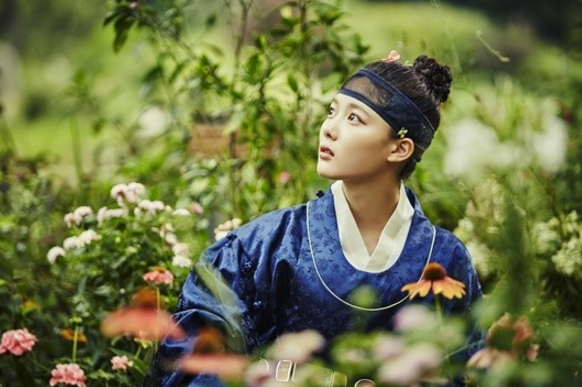 'Moonlight Drawn By Clouds' Reveals Stunning Stills Of Kim Yoo Jung