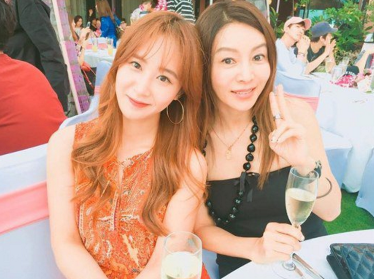 Girls' Generation's Yuri Shows SM Family Love With Hwang Shin Hye