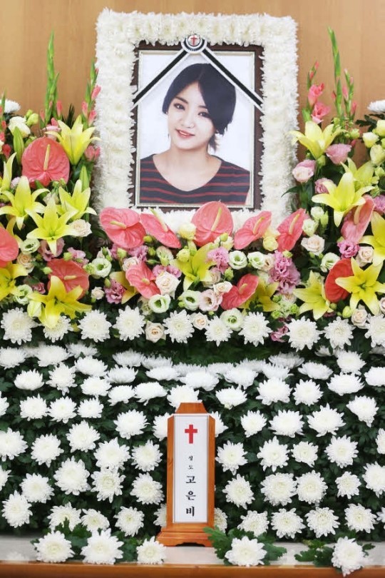 Fans Pay Tribute To Ladies' Code's EunB On The 2nd Anniversary Of Her Death