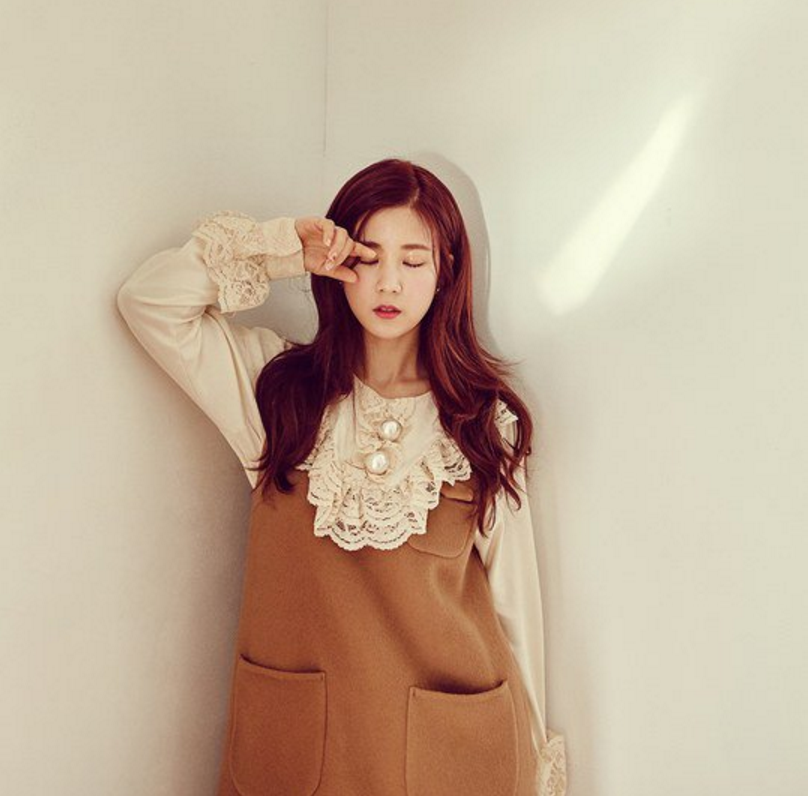 A Pink's Chorong Is Innocent And Dreamy For Comeback Teasers