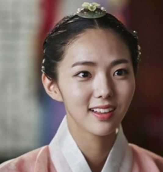 Chae Soo Bin's 'Moonlight Drawn By Clouds' Character To Make First Appearance