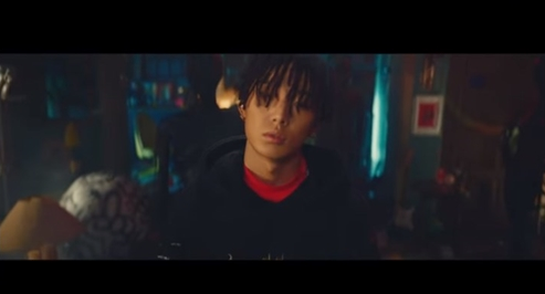 Party With iKON's Bobby In His Solo Digital Single 'Holup' Music Video!