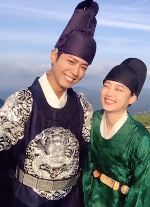 Park Bo Gum And Kim Yoo Jung Record A Giggly Message For 'Moonlight Drawn By Clouds'