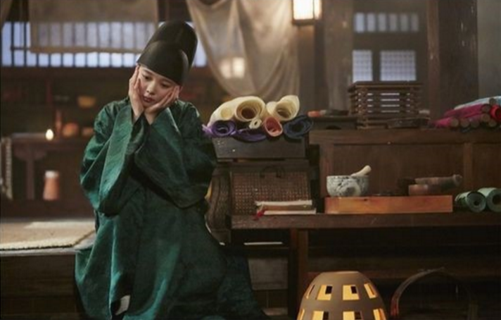 Kim Yoo Jung Is Totally Flustered After Kissing Park Bo Gum In 'Moonlight Drawn By Clouds'