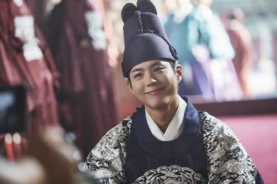 Park Bo Gum Gets Attention For The Sweet Way He Talks To His Child Co-Stars