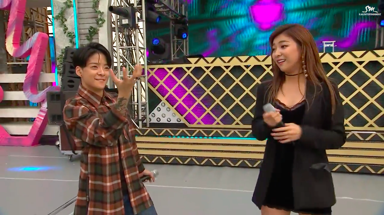 Watch: f(x)'s Amber And Luna Drop 'Heartbeat' MV Through SM STATION