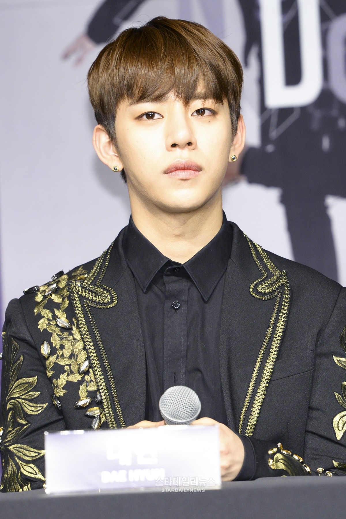 B.A.P's Daehyun Politely Asks Sasaengs To Stop Coming To Their Dorm