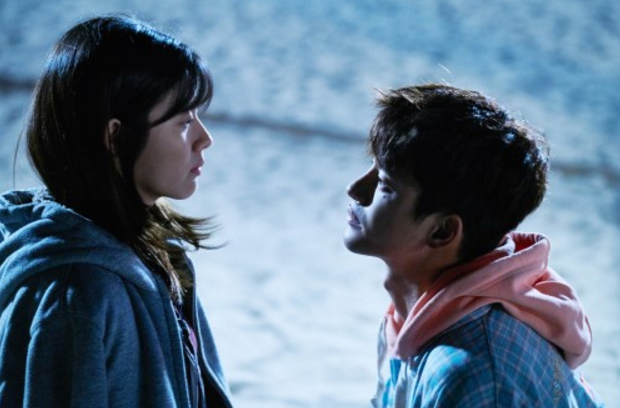 'Shopping King Louie' Releases Stills Of First Kiss Scene